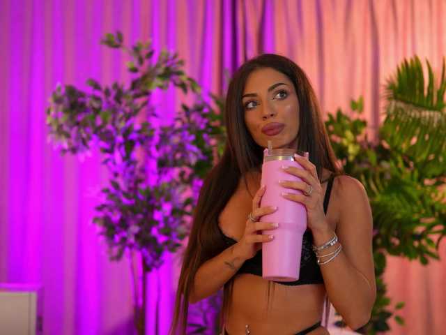 LalaRoze live cam on BongaCams