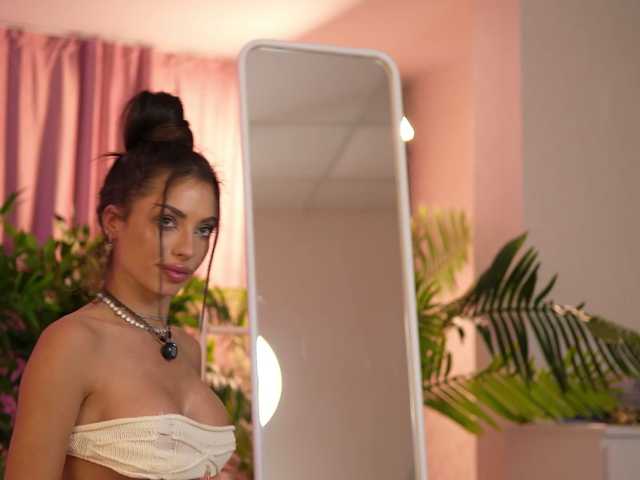 LalaRoze live cam preview