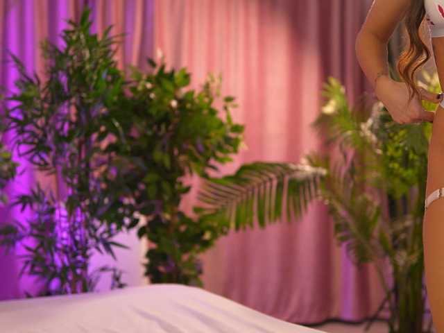 LalaRoze live cam on BongaCams