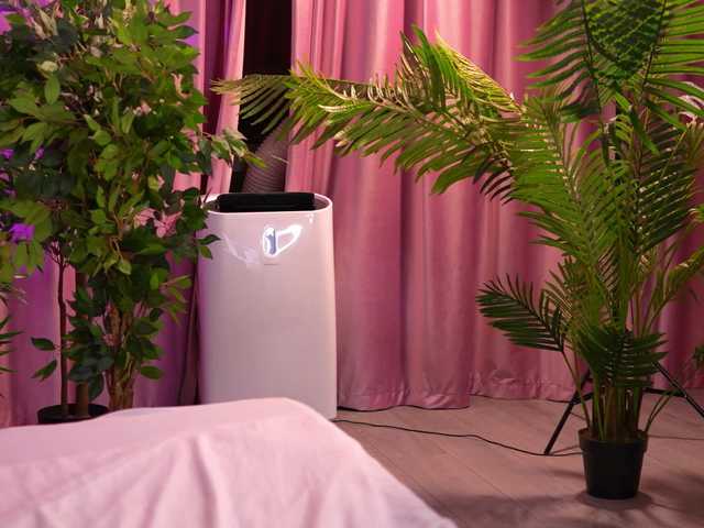 LalaRoze live cam on BongaCams