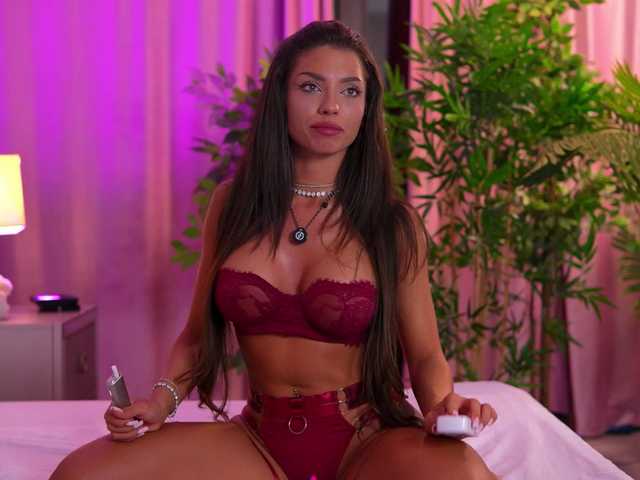 LalaRoze live cam on BongaCams