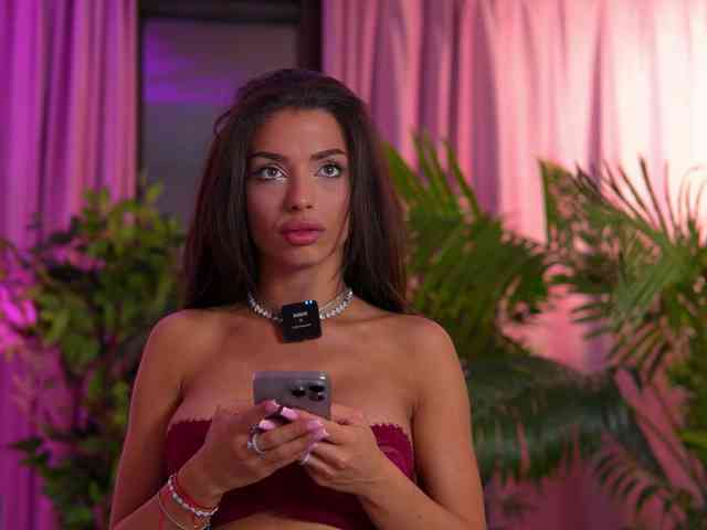 LalaRoze webcam