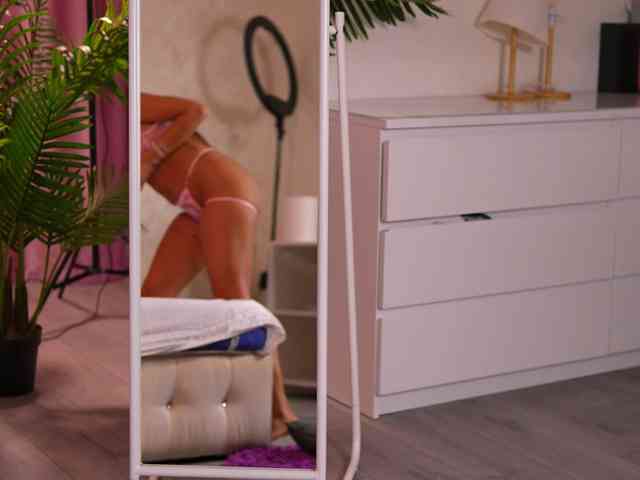 LalaRoze webcam