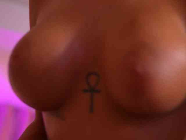 LalaRoze webcam