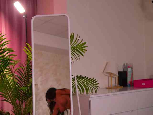 LalaRoze webcam
