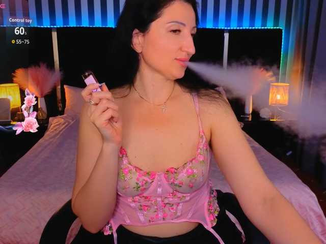 MissRossi, live now on BongaCams