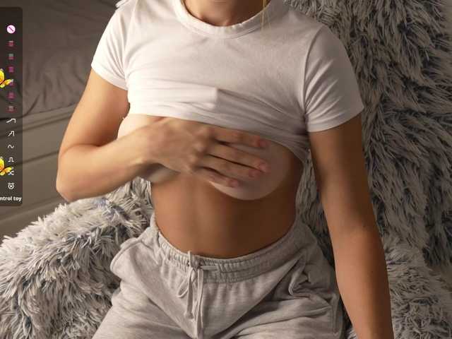 YourLovelyLily live cam on BongaCams