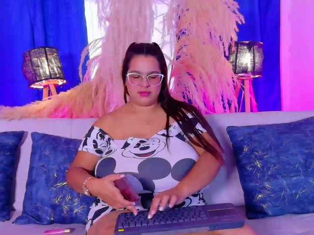 nathalia-correa live cam on BongaCams