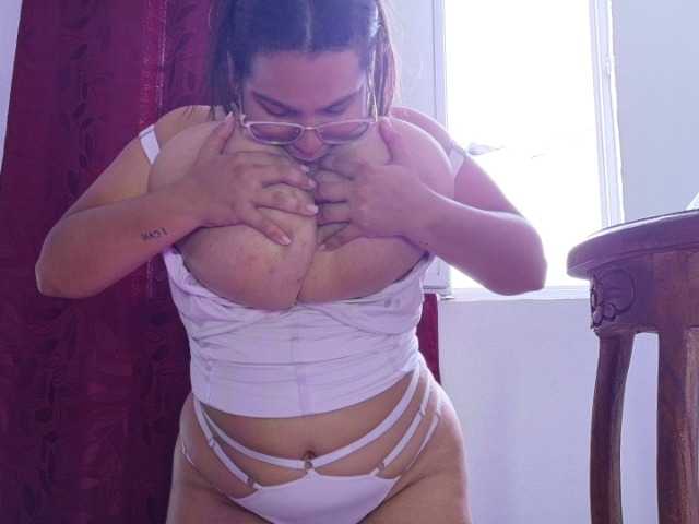 nathalia-correa live cam on BongaCams