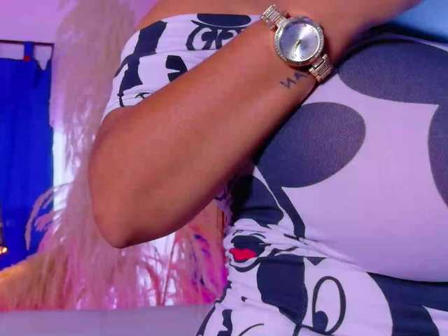 nathalia-correa live cam on BongaCams