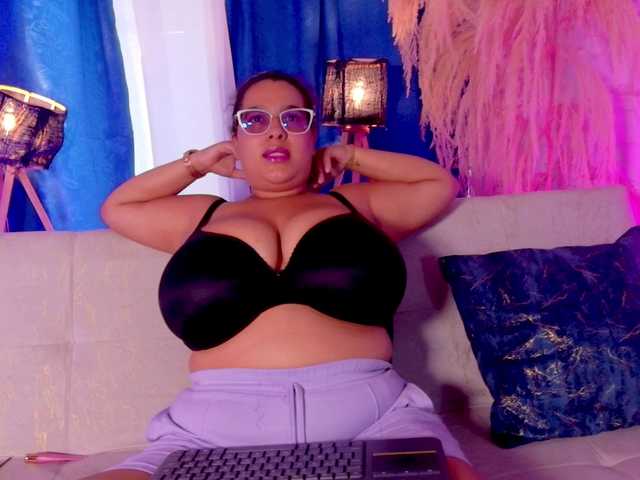 nathalia-correa live cam on BongaCams