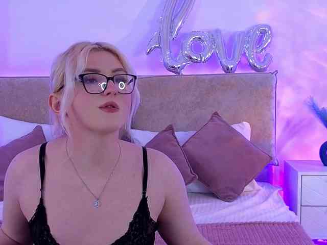 Julesnight Live Webcam on BongaCams
