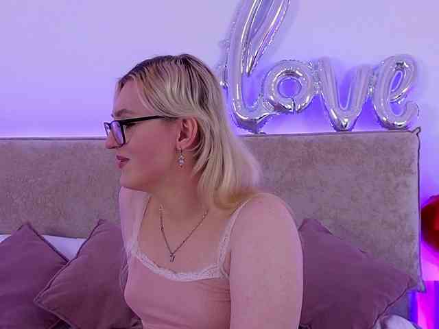 Julesnight Live Webcam on BongaCams