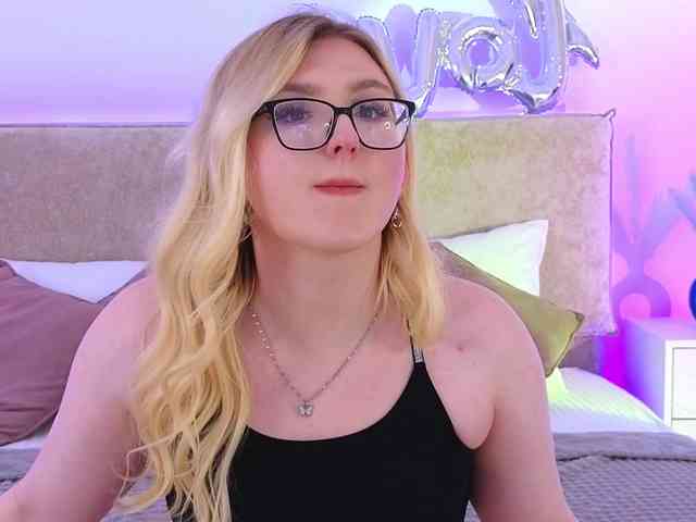 Julesnight Live Webcam on BongaCams