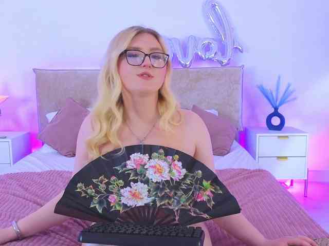 Julesnight Live Webcam on BongaCams