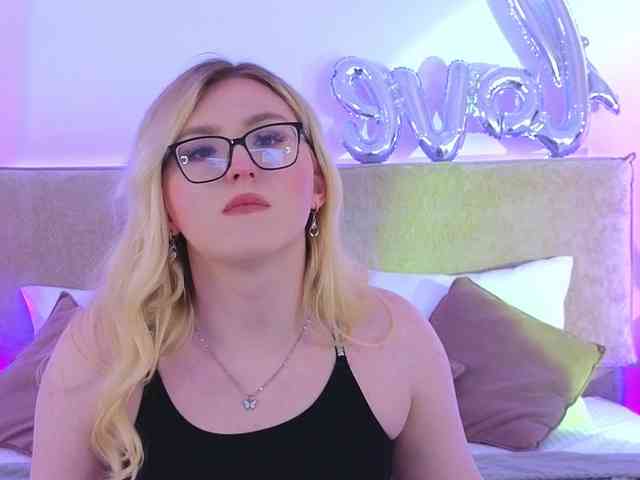 Julesnight Live Webcam on BongaCams