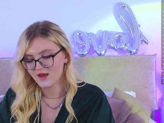Julesnight Live Webcam on BongaCams