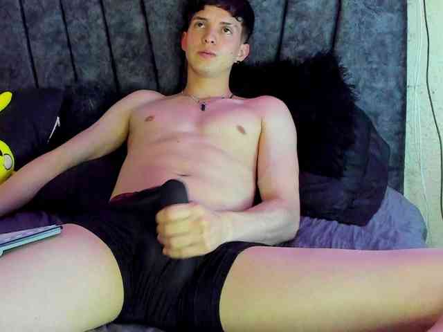 Jheampiero Sex Cam Show