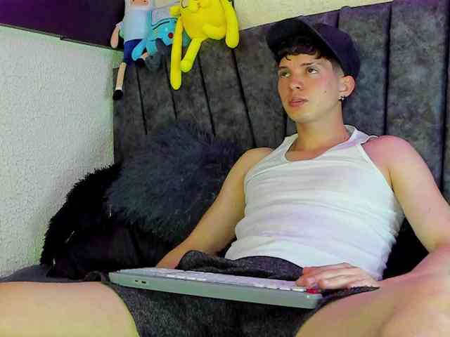Jheampiero Sex Cam Show
