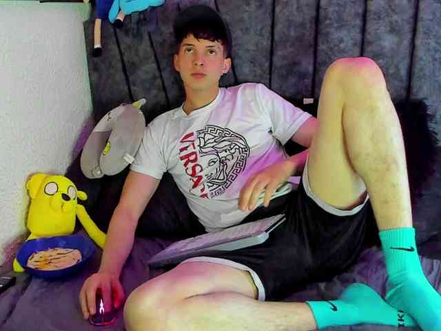 Jheampiero Live Webcam on BongaCams