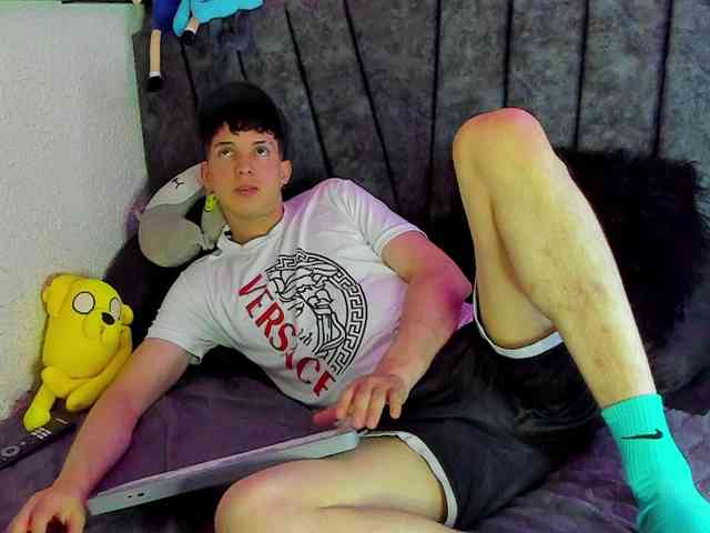Jheampiero Sex Cam Show