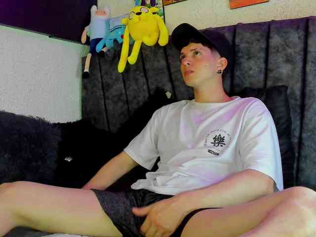Jheampiero Sex Cam Show