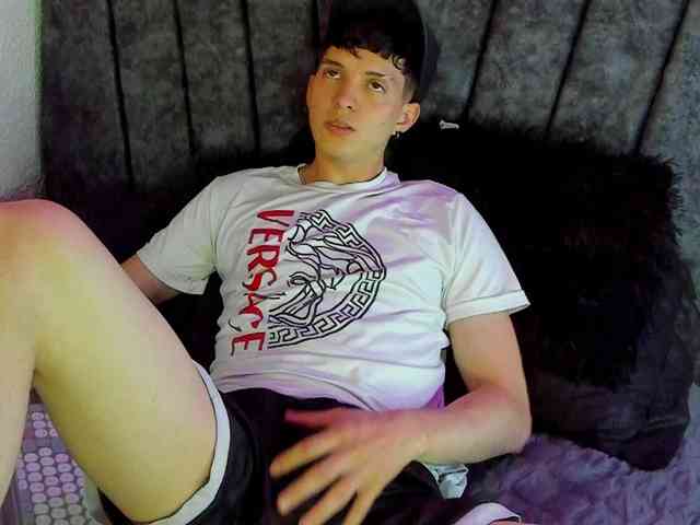 Jheampiero Sex Cam Show