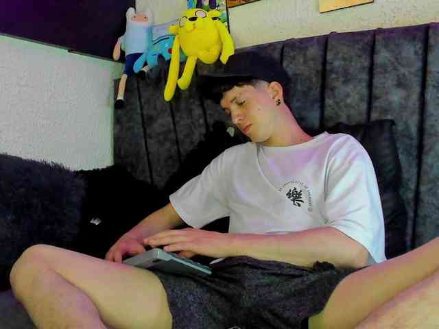 Jheampiero Sex Cam Show