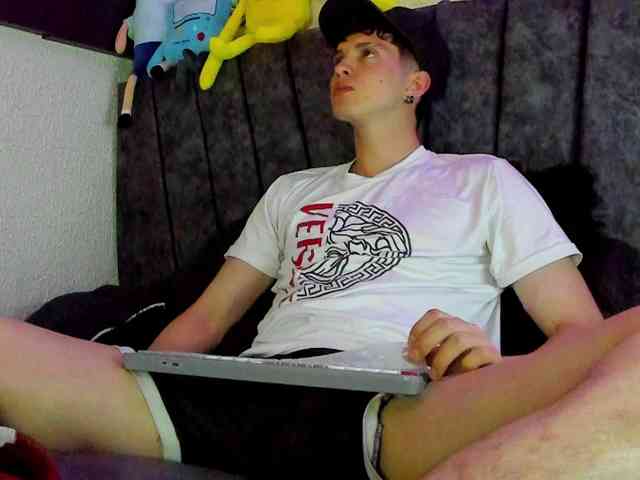 Jheampiero Sex Cam Show