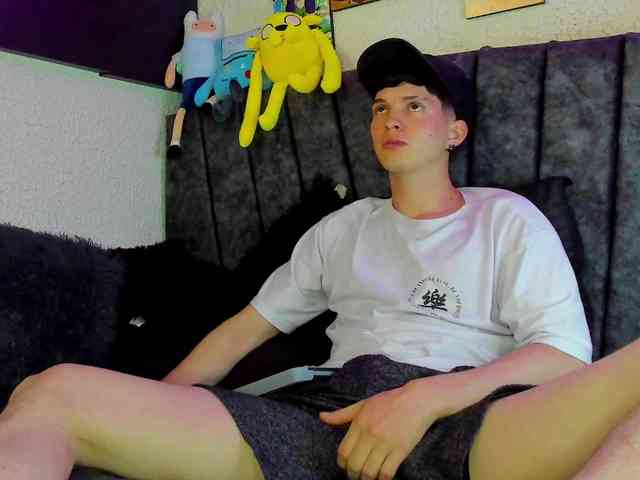 Jheampiero Sex Cam Show