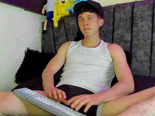 Jheampiero Sex Cam Show