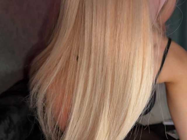PinkFoxya live webcam show