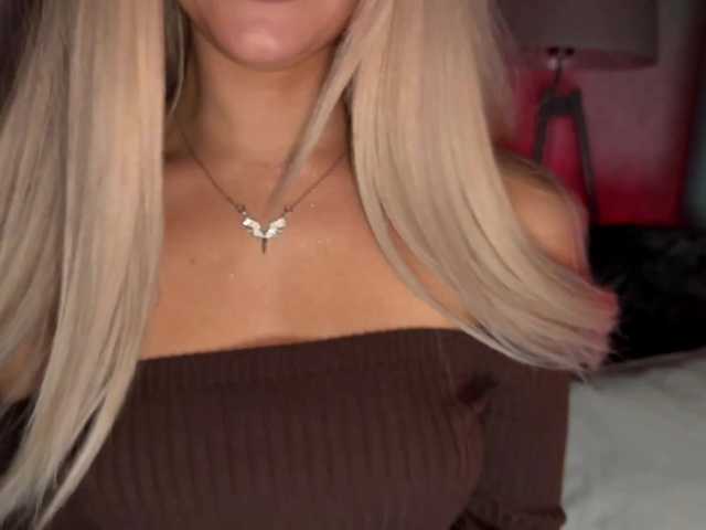 PinkFoxya live webcam show