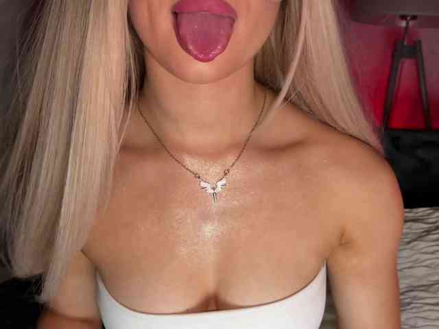 PinkFoxya webcam