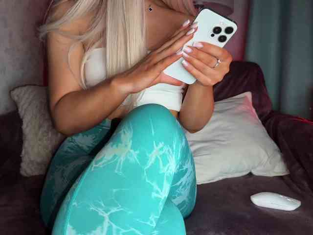 PinkFoxya webcam