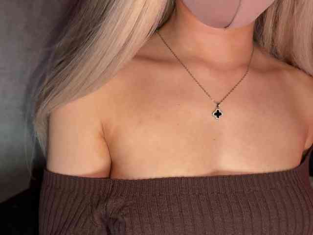 PinkFoxya webcam