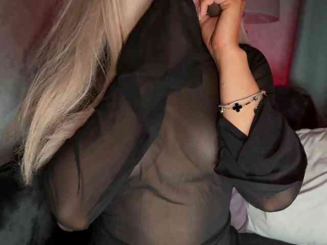 PinkFoxya webcam