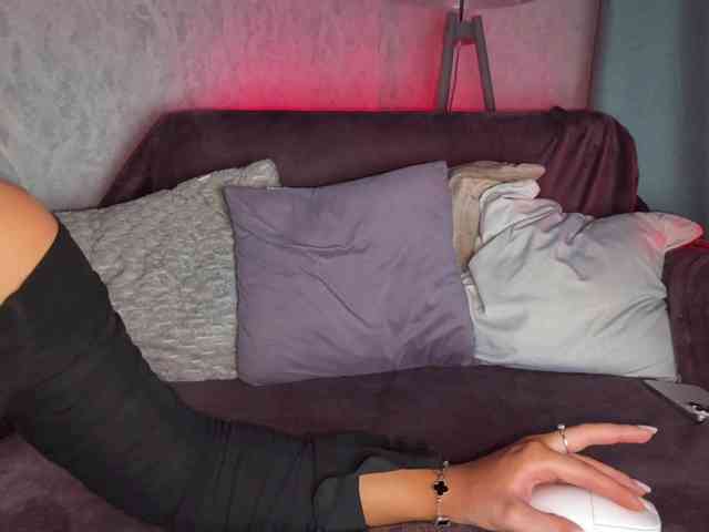 Dieses Model ist jetzt live. PinkFoxya