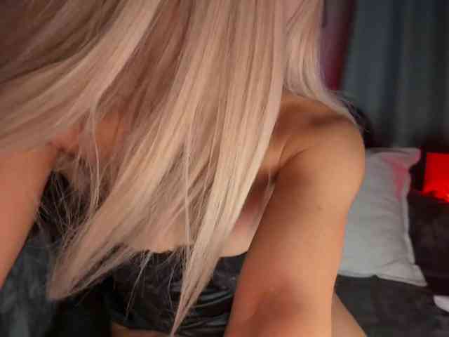 PinkFoxya webcam