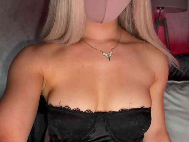 PinkFoxya webcam