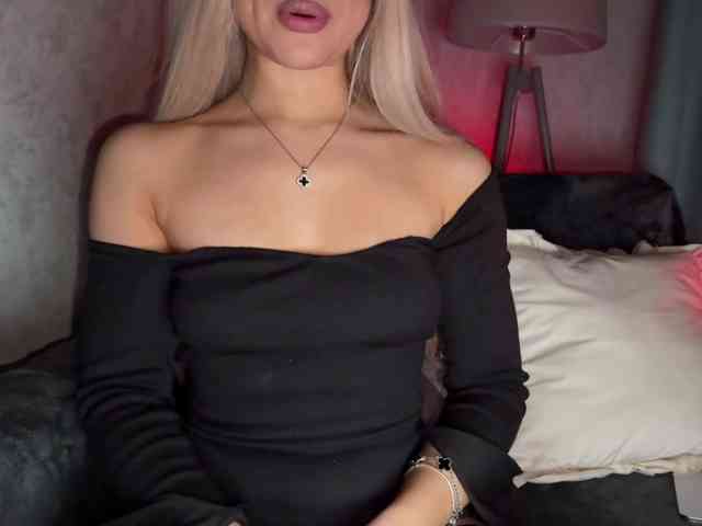 PinkFoxya webcam