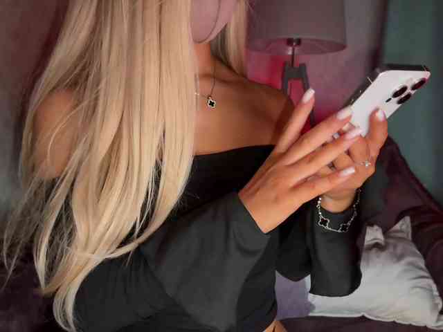 PinkFoxya webcam