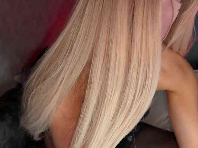 PinkFoxya webcam