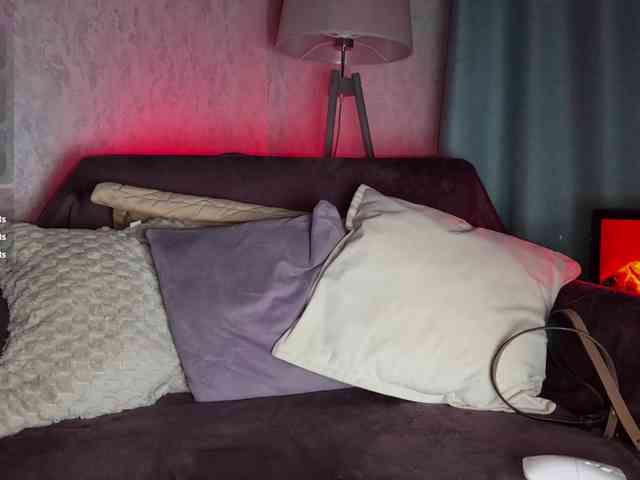 PinkFoxya Live Webcam on BongaCams