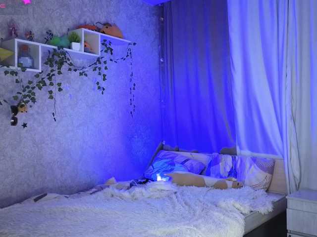 AnnyiBlue live cam