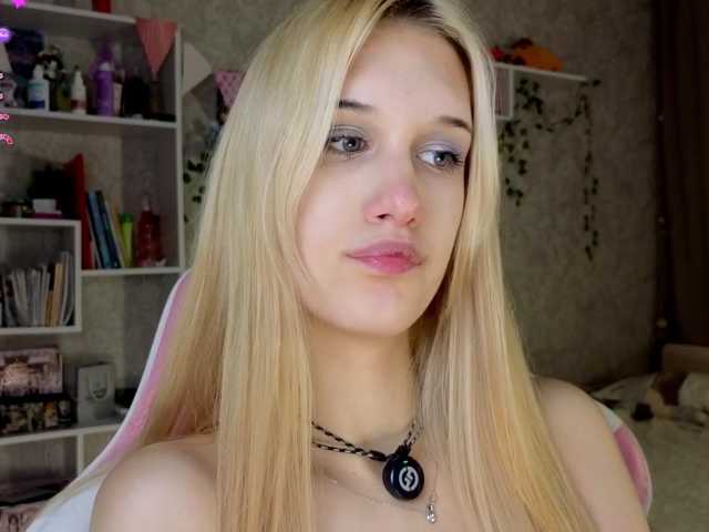 AnnyiBlue live cam on BongaCams