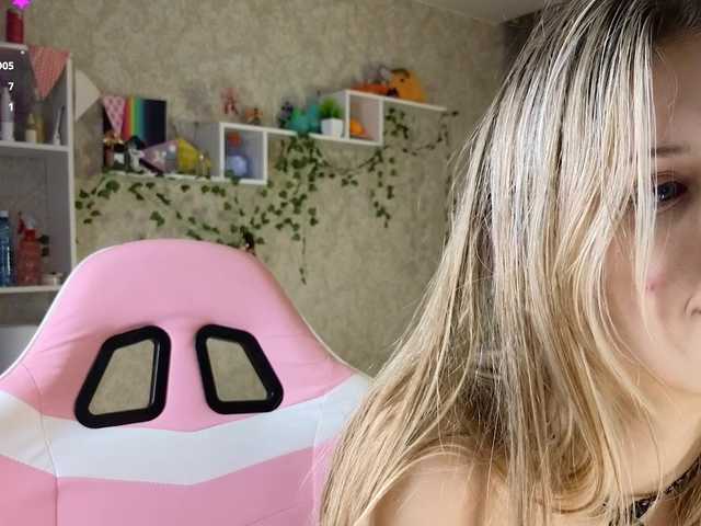 AnnyiBlue live cam on BongaCams