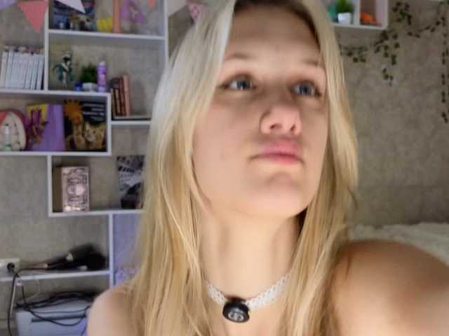 AnnyiBlue live cam on BongaCams
