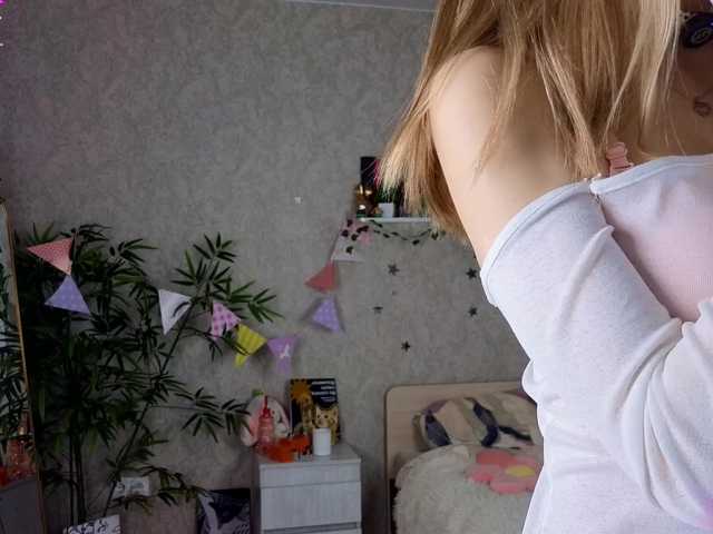 AnnyiBlue's BongaCams show and profile