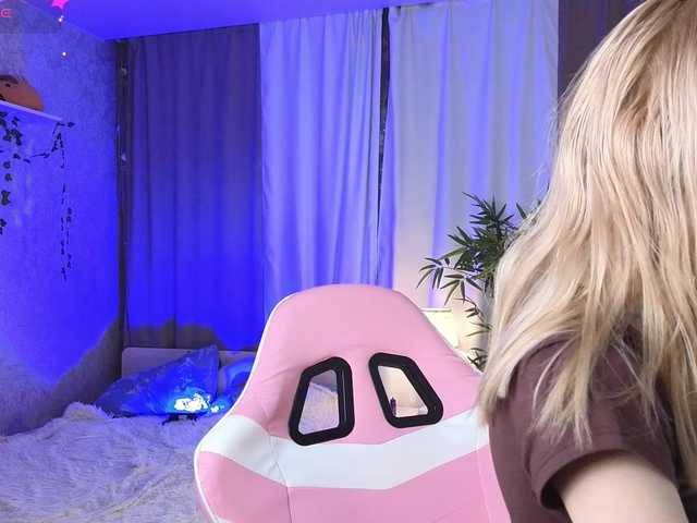 AnnyiBlue live cam on BongaCams